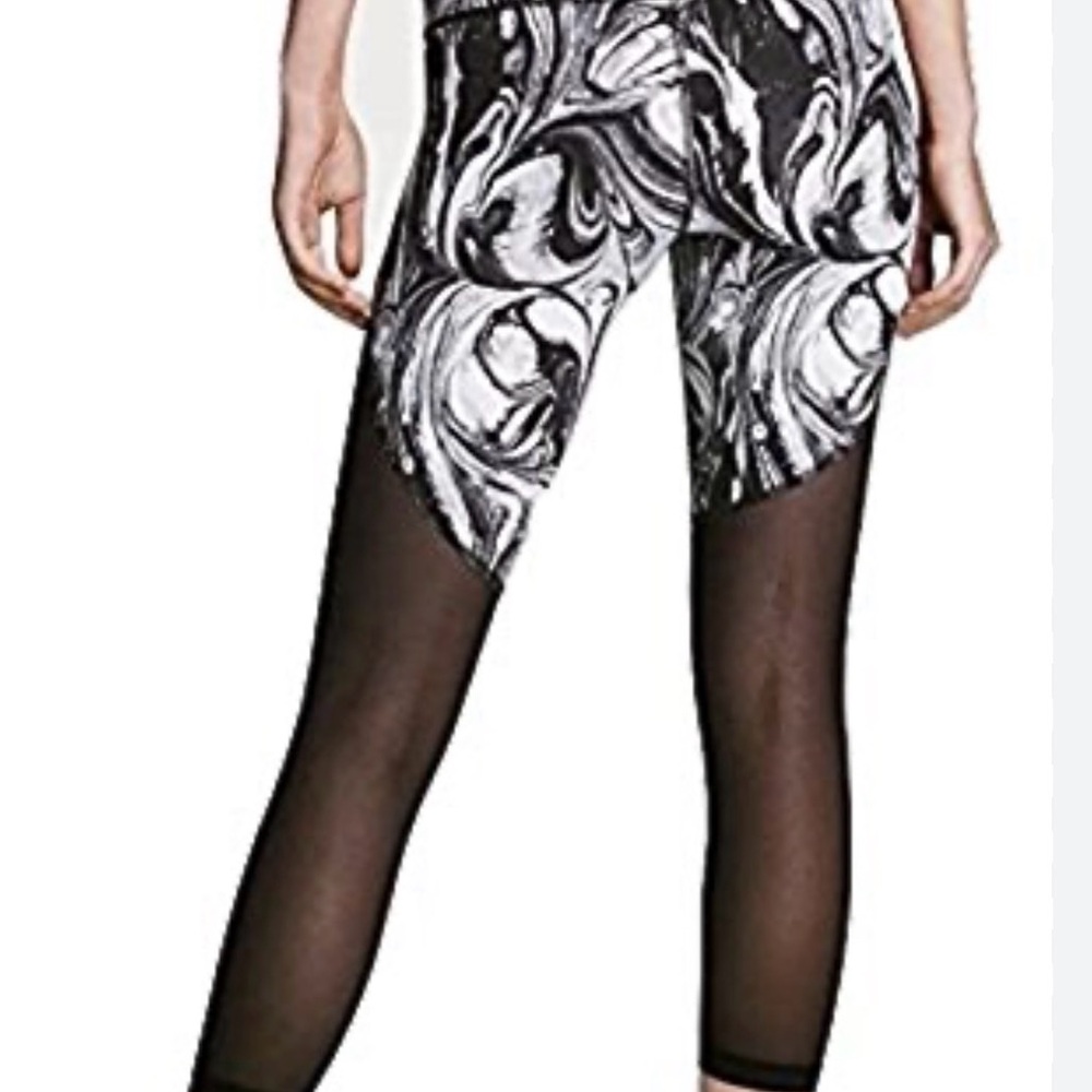 Victoria's Secret Sport Knockout Capri leggings